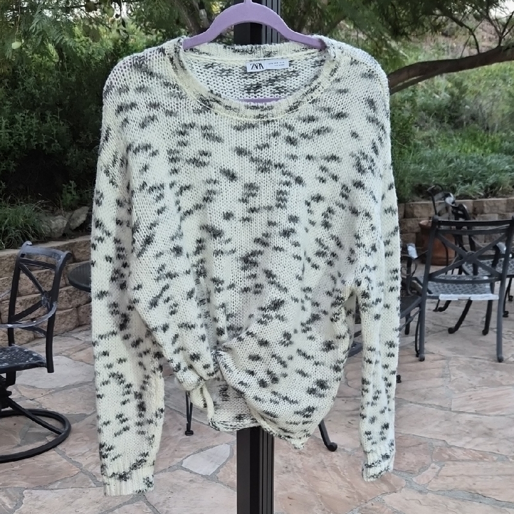 Zara White and Black Patterned Sweater Side Tie Size M